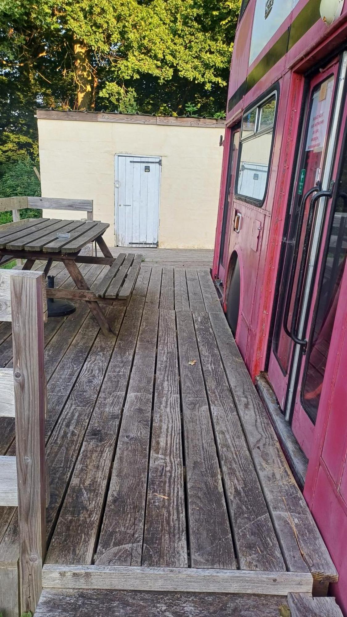 Insolite Bus Anglais Le Buckinghambus Saint-Philbert-sur-Risle Buitenkant foto